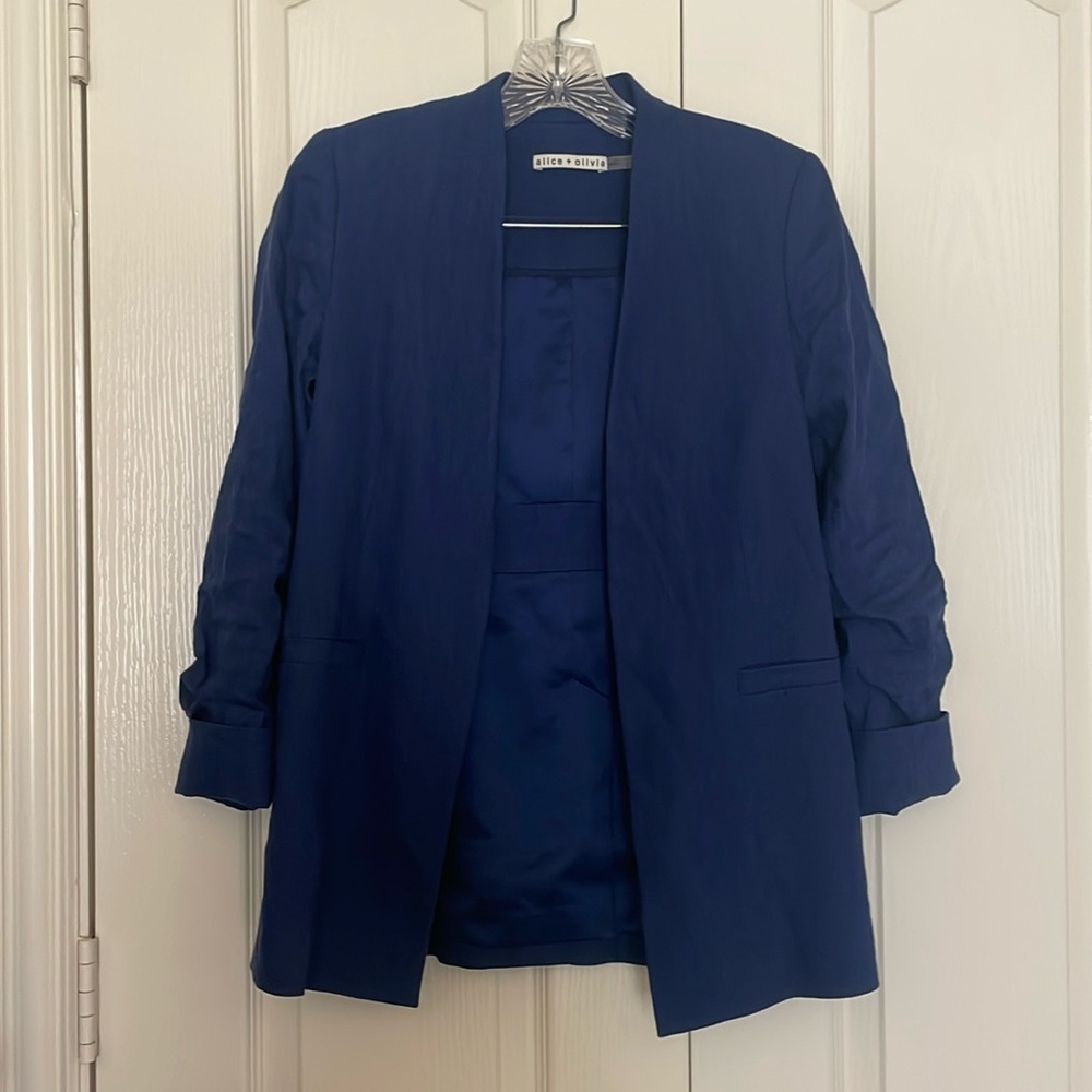 Alice + Olivia blue blazer size 2
